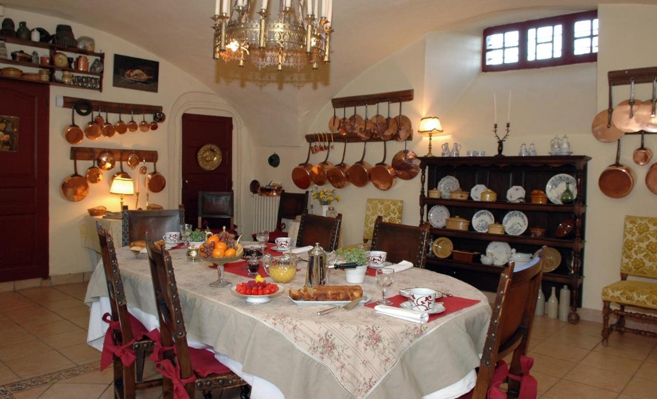 Chateau Royal De Saint-Saturnin Ресторант снимка