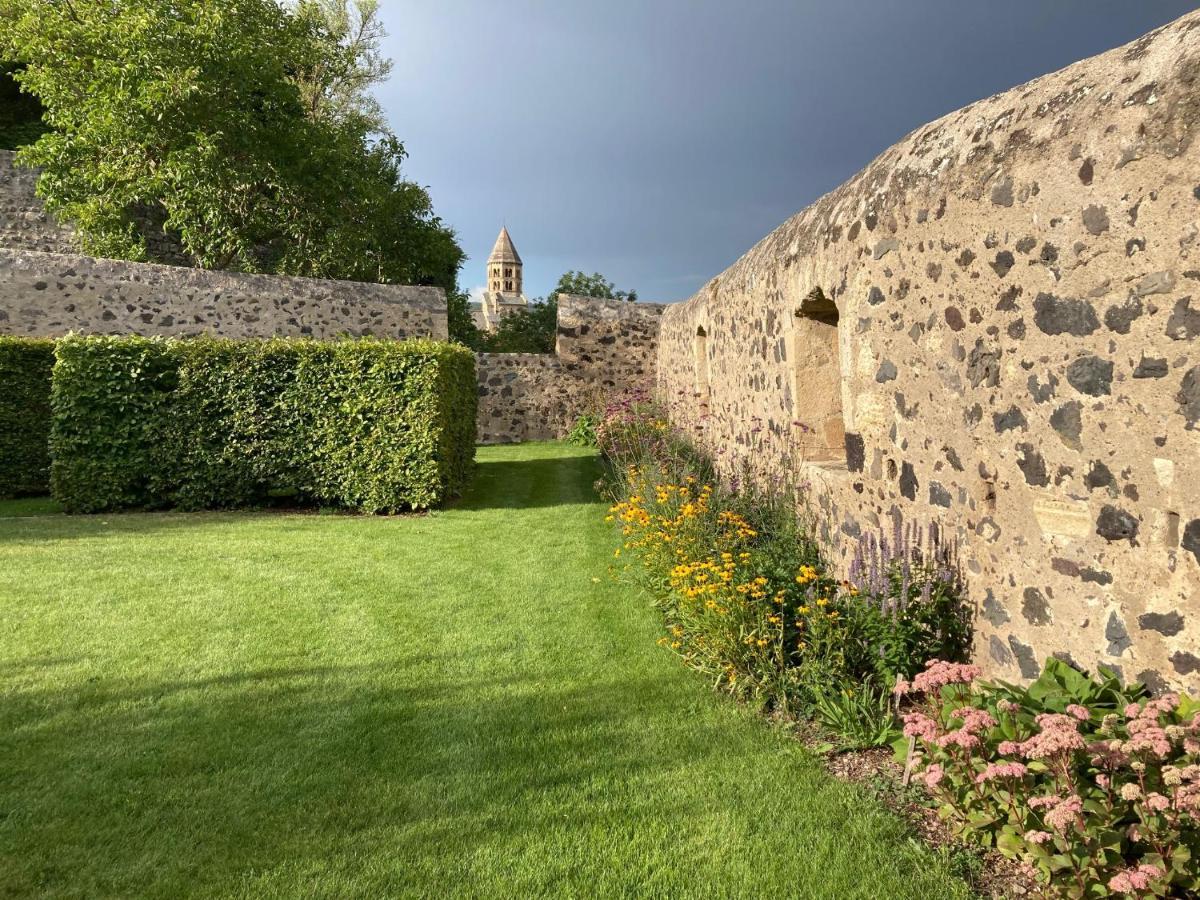 Chateau Royal De Saint-Saturnin Екстериор снимка