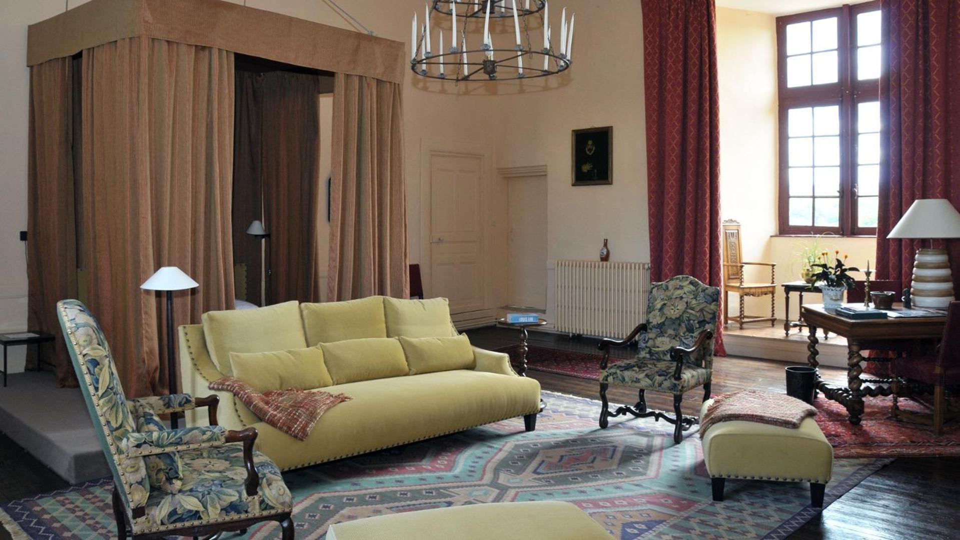 Chateau Royal De Saint-Saturnin Екстериор снимка