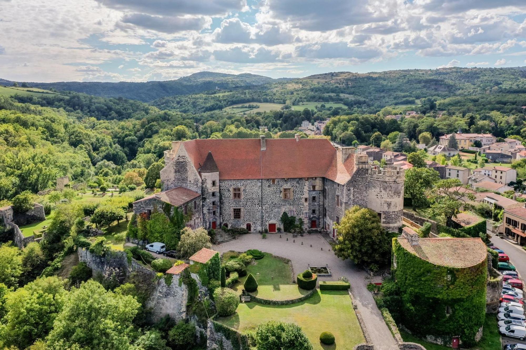 Chateau Royal De Saint-Saturnin Екстериор снимка