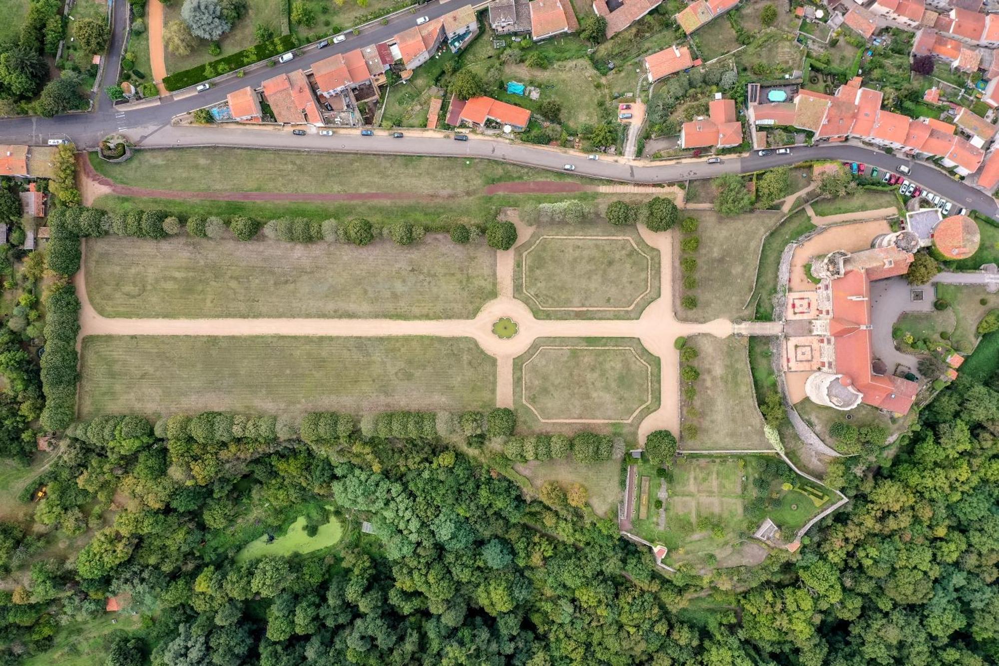 Chateau Royal De Saint-Saturnin Екстериор снимка