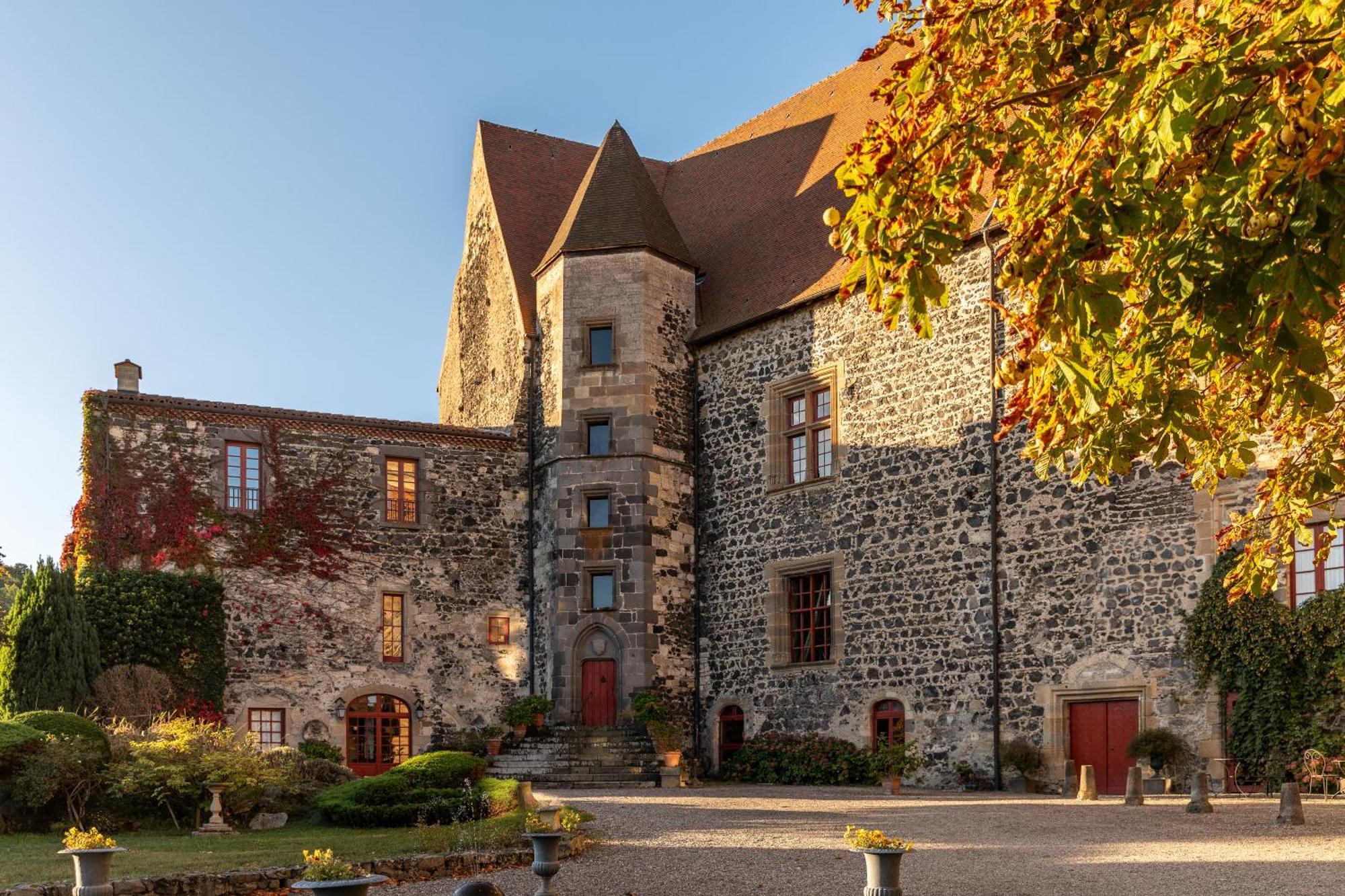 Chateau Royal De Saint-Saturnin Екстериор снимка