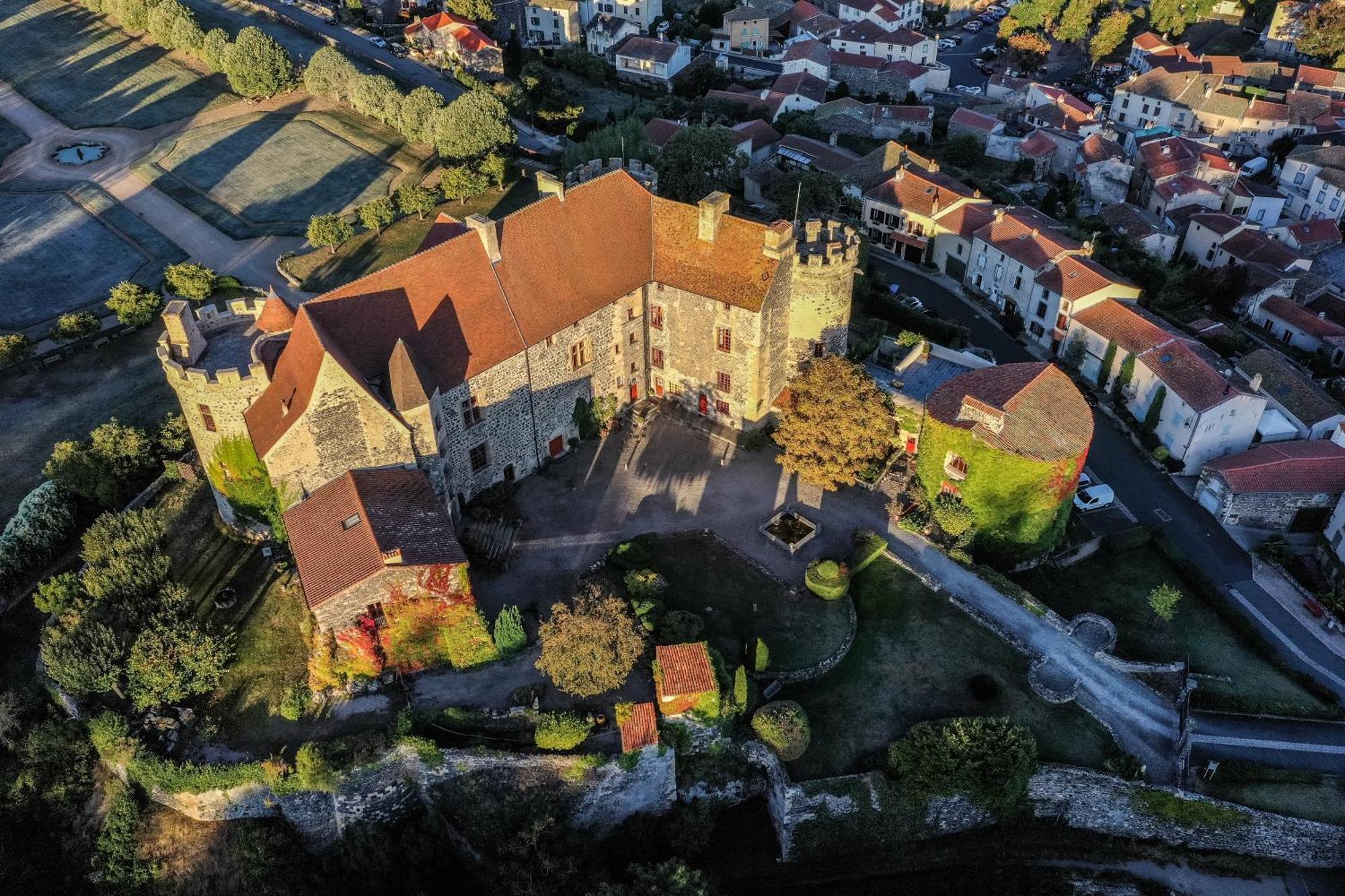 Chateau Royal De Saint-Saturnin Екстериор снимка