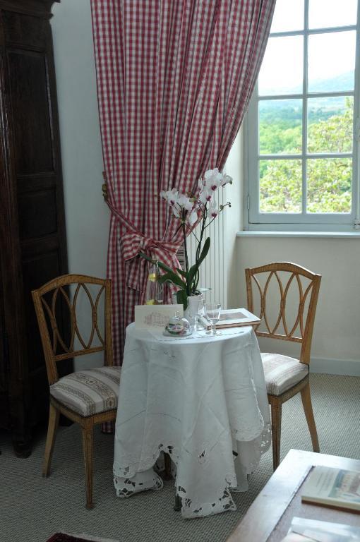 Chateau Royal De Saint-Saturnin Стая снимка