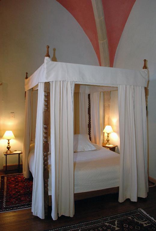 Chateau Royal De Saint-Saturnin Стая снимка