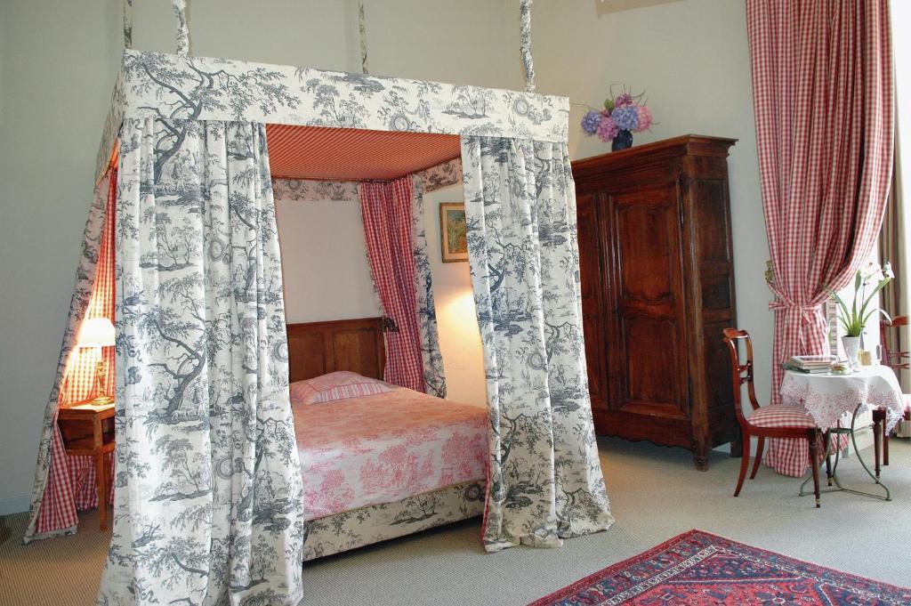 Chateau Royal De Saint-Saturnin Екстериор снимка